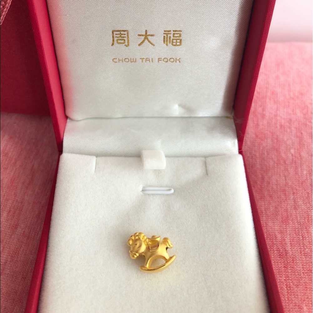 New HongKong chow Tai Fook gold charm golden horse